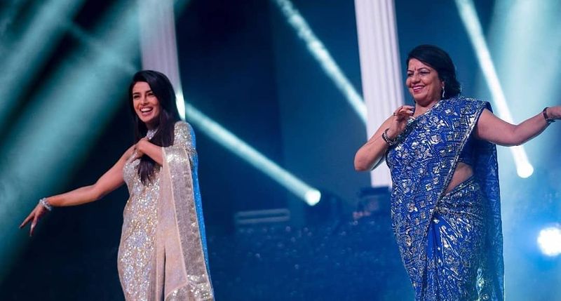 Priyanka Chopra - Nick Jonas's Had A Full-On Bollywood Level Sangeet! 