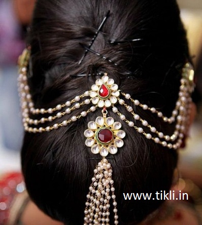 hairstyle for saree