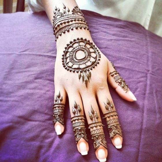 Easy and Simple Mehndi Designs That You Should Try In 2021 - Tikli