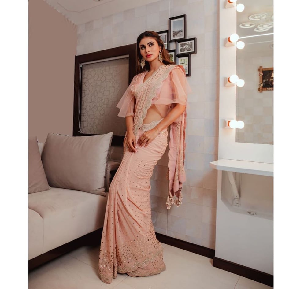Stunning Photos Of Mouni Roy In Saree Our Best 15 Tikli Mouni roy dresses up like an indian princess for women's. stunning photos of mouni roy in saree