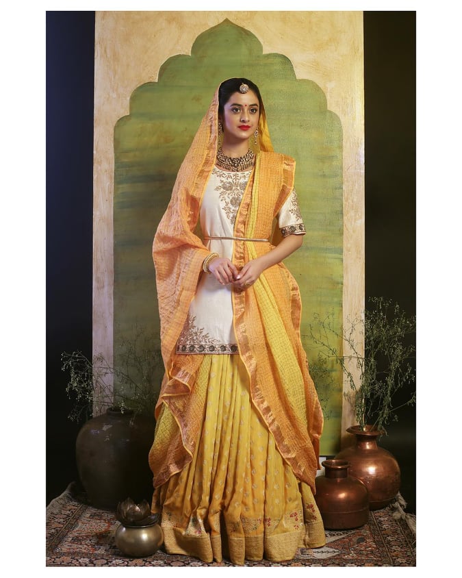 REVERSIBLE SAREE: SUSHMITA SEN. Lakme Fashion Week is one of renowned… | by  Aastha Jaiswal | Medium