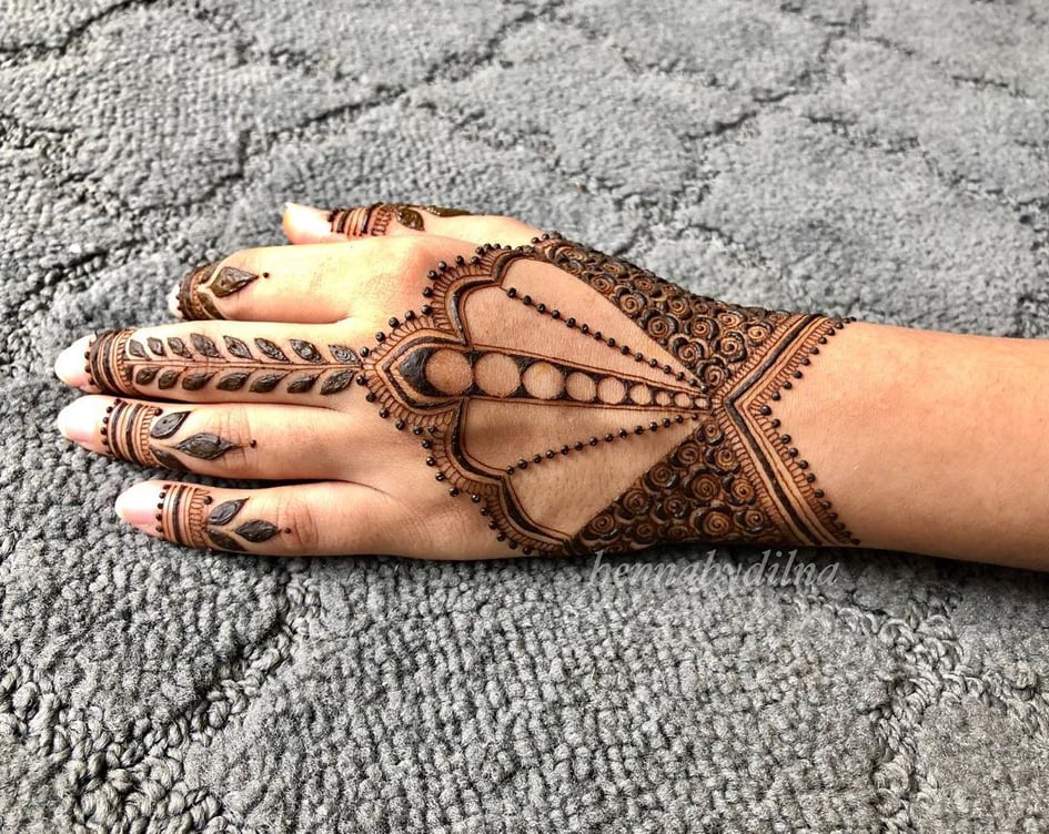 Simple Mehndi Designs for hand