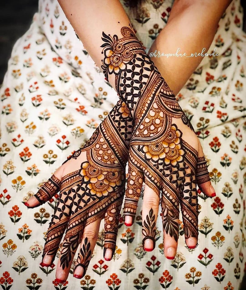 Top 32 Latest Arabic Mehndi Designs To Inspire From