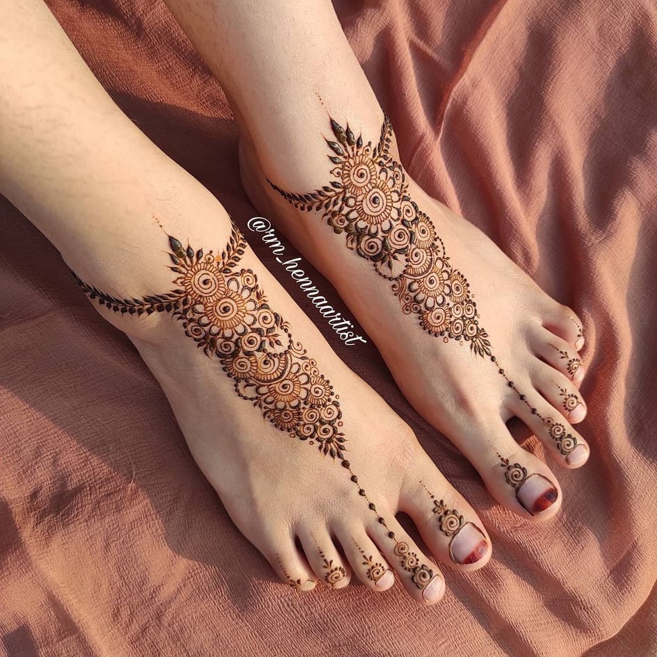 Top 9 Easy Foot Mehndi Designs - Simple Feet Henna Patterns