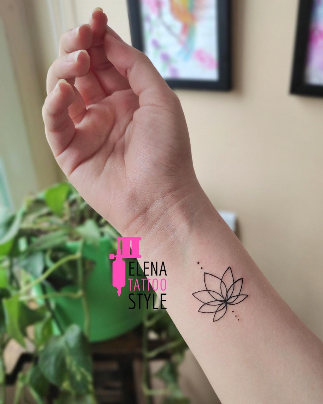 53 Delicate Wrist Tattoos For Your Upcoming Ink Session | Unique wrist  tattoos, Tattoos for daughters, Tattoos for women