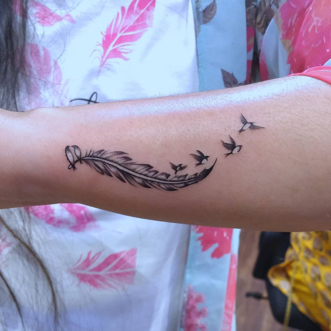 15 Best Wrist Tattoo Ideas for Women with Images - Tikli