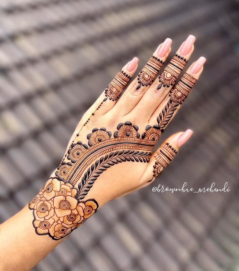 Beautiful back hand mehndi designs #mehendidesigns #beautifulmehendi  #bridalmehendidesign #simplemehendidesign #heena beauty… | Instagram