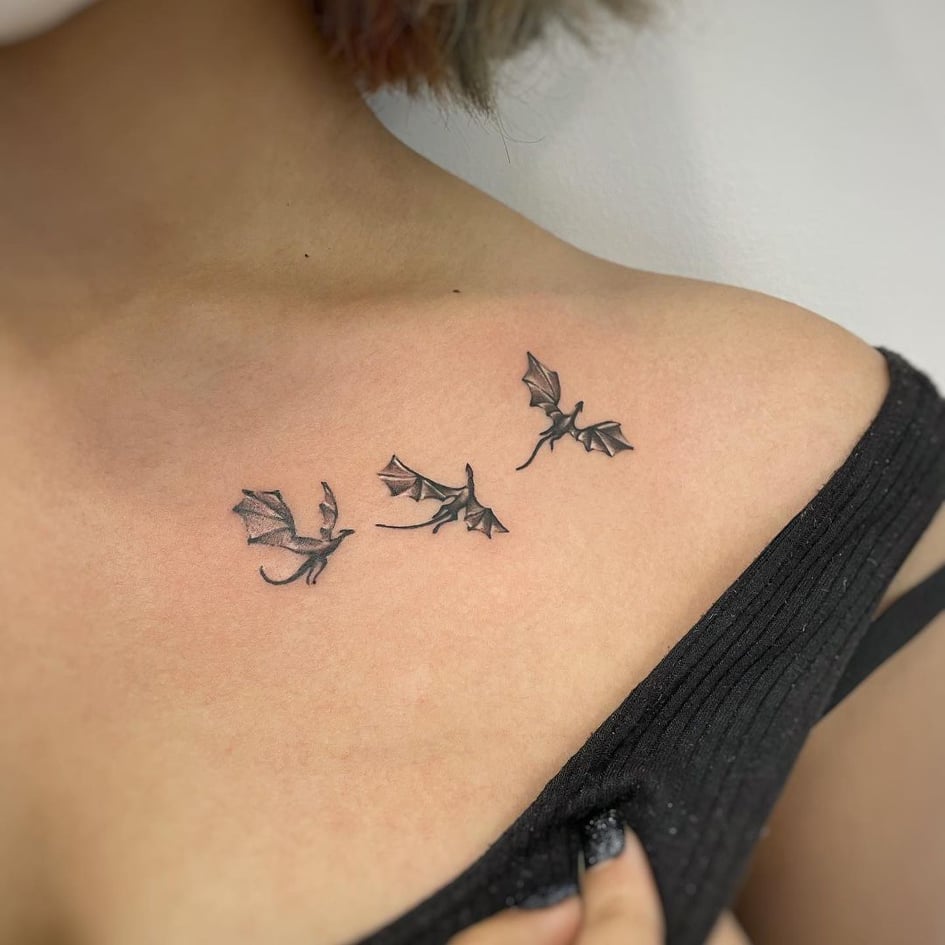 Maximoff on Twitter Emilia Clarke with a three dragons tattoo in honor to  Drogon Rhaegal and Viserion is such a beautiful concept  httpstcoG25ZEZsGbb  Twitter