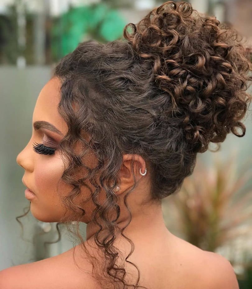 20 Stunning Curly Hairstyles Ideas For Indian Wedding Function - Tikli