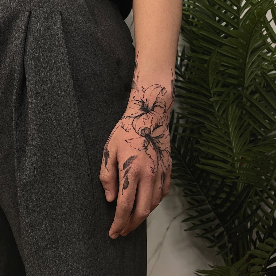 30+ Unique Hand Tattoos for Girls with Their Meaning - Tikli
