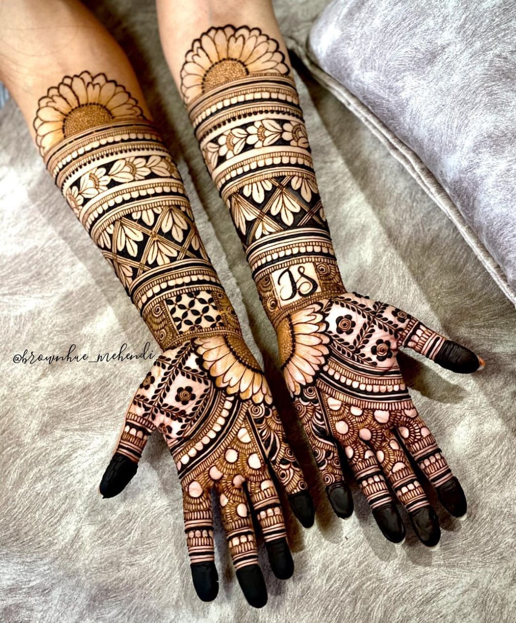 Heavy modern party henna design | Latest bridal mehndi designs, Wedding henna  designs, Beautiful mehndi design