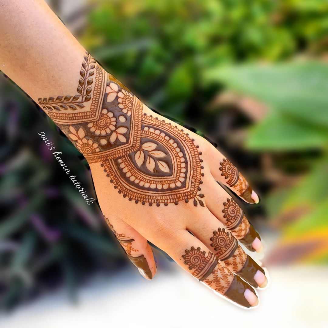 Simple Mehndi Designs For EID | Times Now