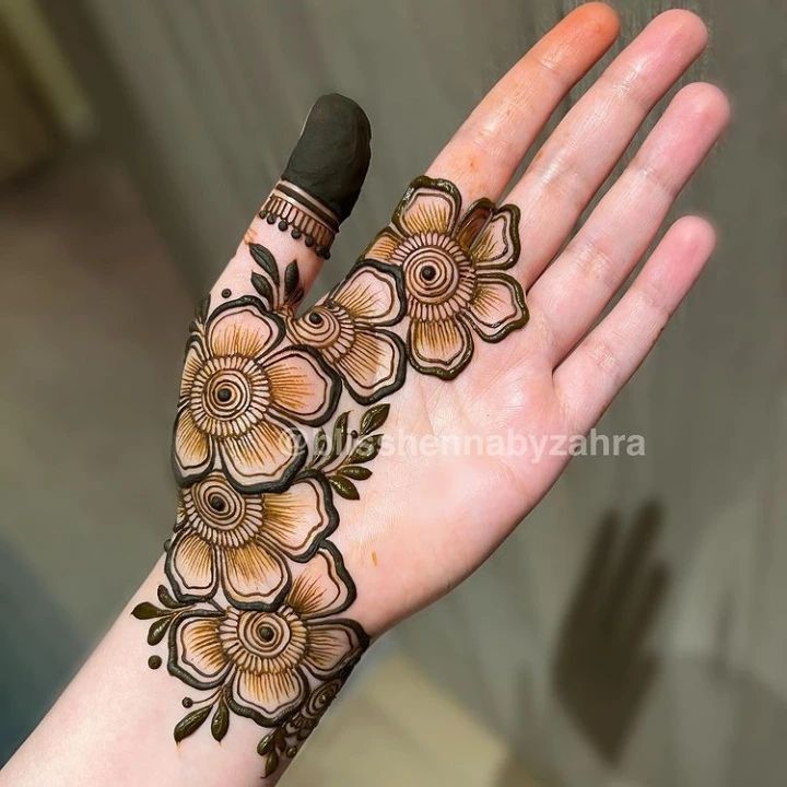 Latest and Simple Mehndi Designs for Hands - Get Easy Art and Craft Ideas