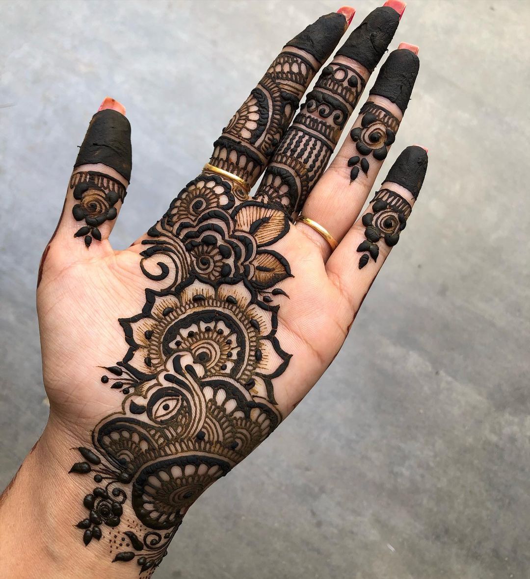 604 Black Henna Stock Photos, High-Res Pictures, and Images - Getty Images