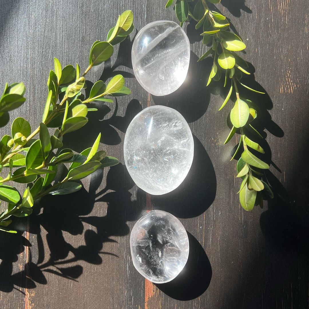 Crystals To Attract Money - Clear Quartz Stone