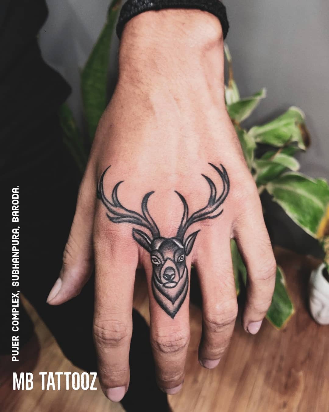 Update more than 66 deer tattoo on finger latest - in.cdgdbentre