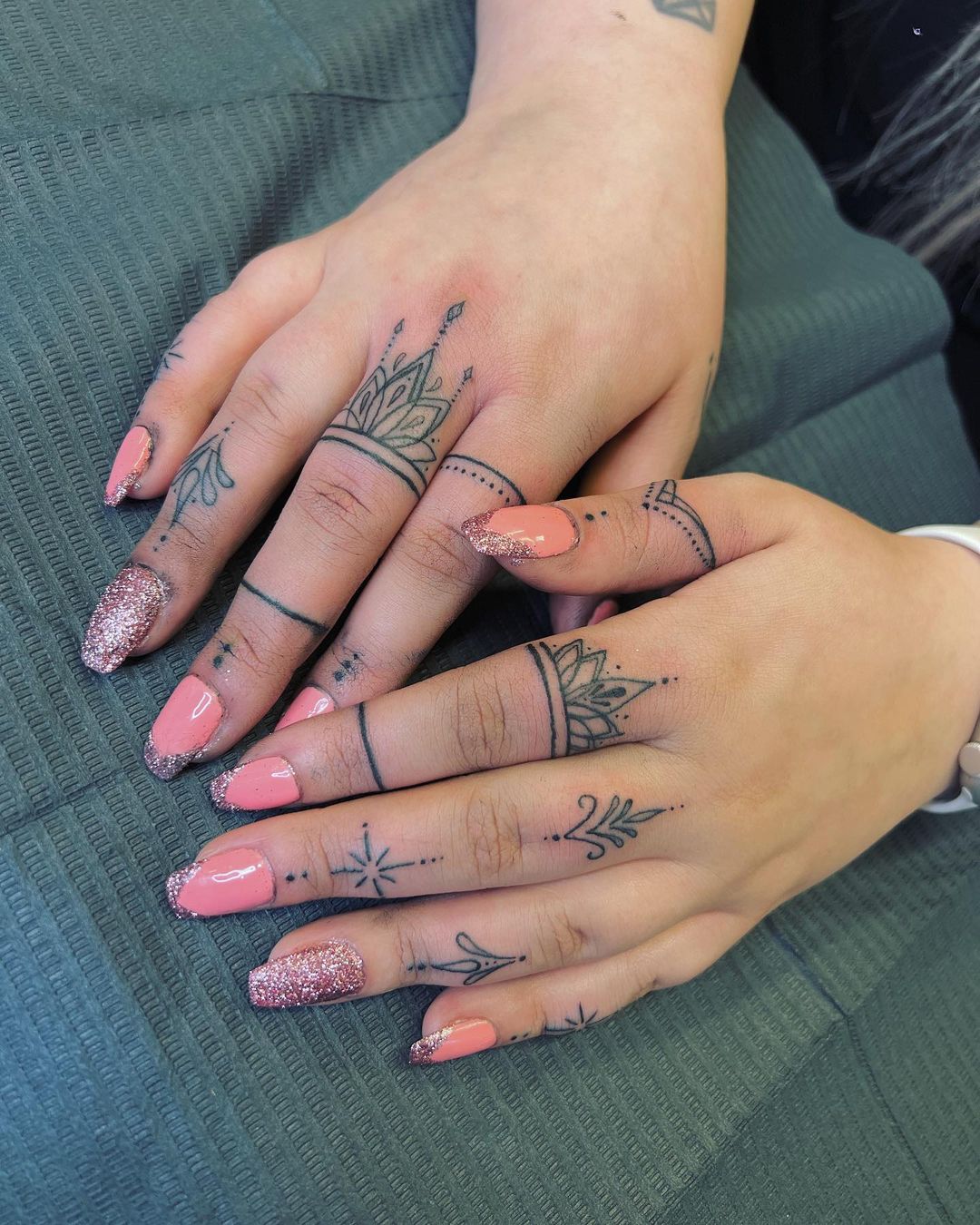19 Tribal Tattoos Designs For Fingers