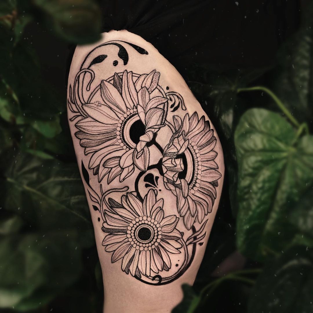 45+ Best Thigh Tattoo Ideas for Women with Their Meaning - Tikli