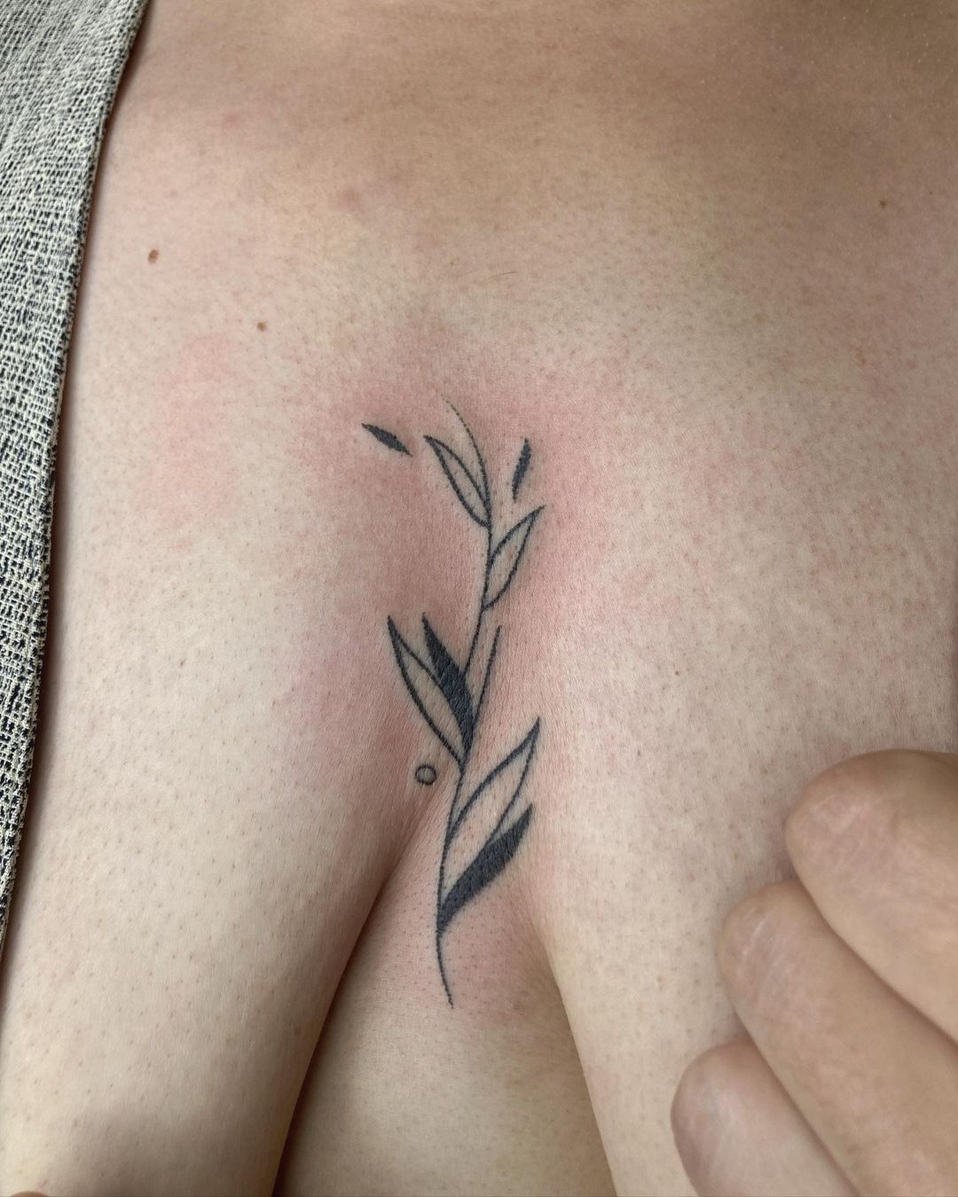Leaves clavicle tattoo  Body tattoo design Clavicle tattoo Body tattoos