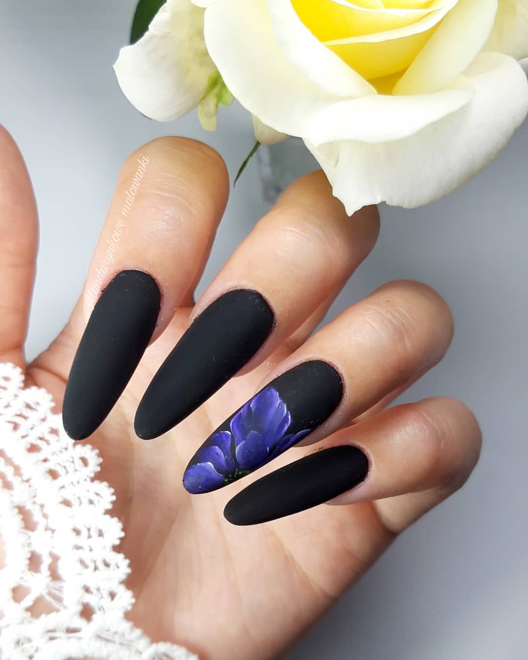 matte black nails 