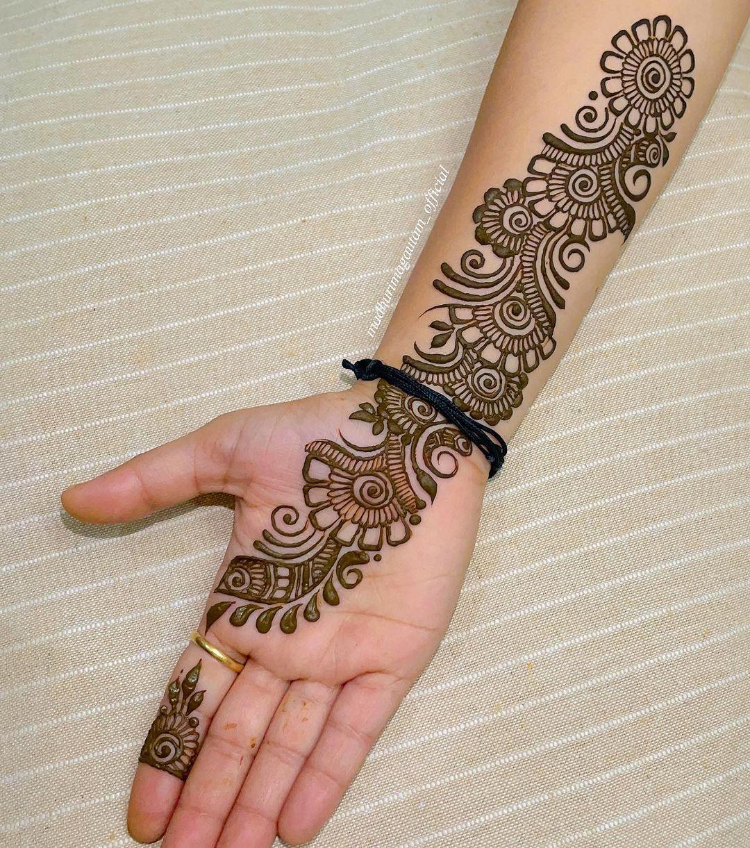 Simple Mehndi Designs for Front Hand